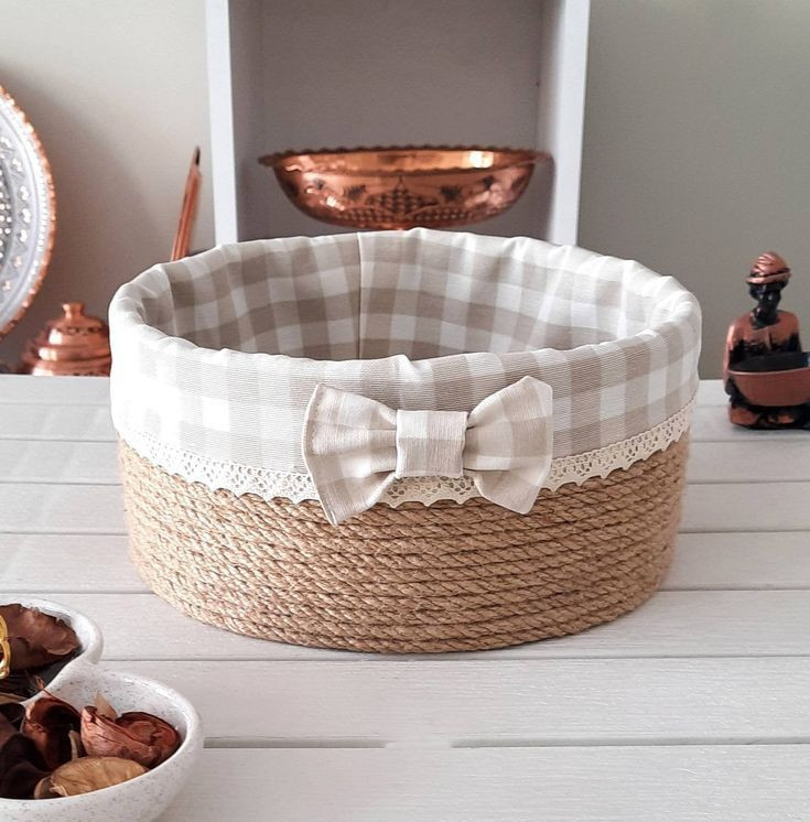 السلال والخزفيات